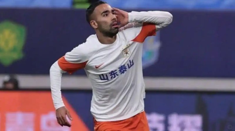 德比战后，萨里奇致敬遇辱骂，球迷质疑：有失尊重？