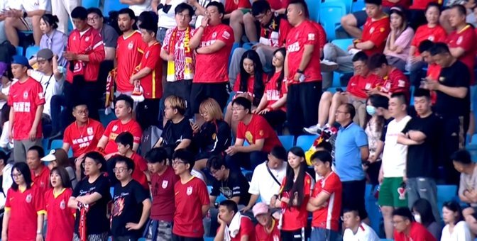 记者：对蓉城申花主场仅两个隔离看台，肯定破队史人数纪录