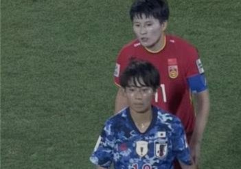 日本队角球机会打门，达门神扑救险