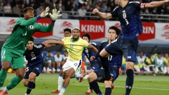 日本在世界杯上的表现比一堆非洲球队差远了。