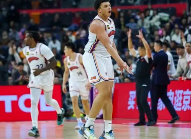 上海16号李新翔的争议一天：从低谷到点球绝杀全过程回顾