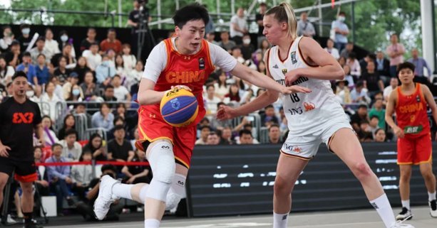 2016年恒大集团篮球赛，许家印狂砍30分获得MVP