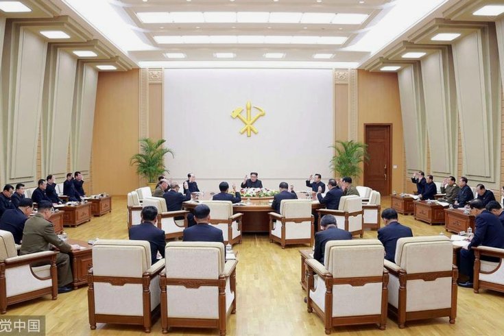 在电竞世界杯上，C罗和沙特王储、马克龙坐在同一排
